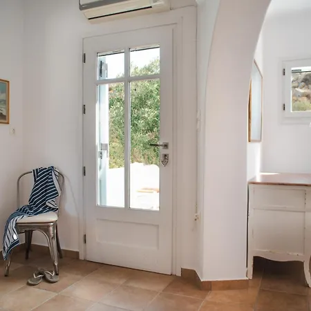 Clare De Lune Villa Naxos City