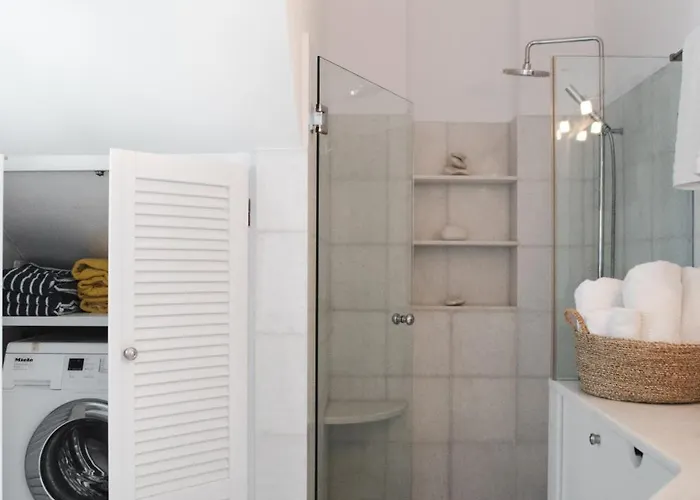 Clare De Lune Vila *